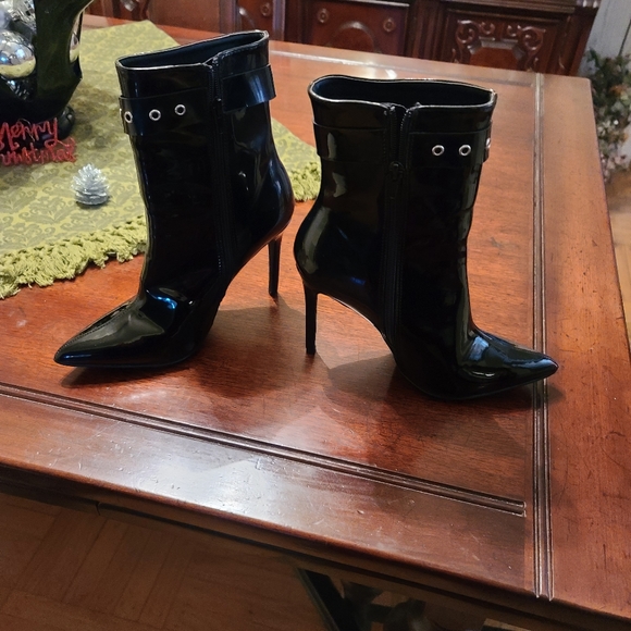 Black Boots - Picture 2 of 9